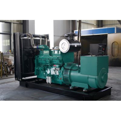 500kw重慶康明斯柴油發(fā)電機組-重慶康明斯6缸柴油機KTAA19-G6柴油發(fā)電機組,缸徑/行程：159/159mm,柴油發(fā)電機組水冷發(fā)動機功率570KW,柴油發(fā)電機組配套馬拉松斯坦福發(fā)電機。廠價直銷歡迎選購：13773399855。