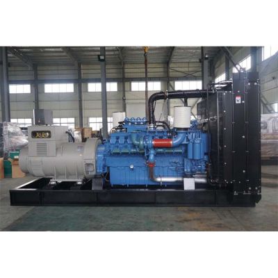 700kw奔馳柴油發電機組-奔馳16缸柴油機16V2000G25柴油發電機組,缸徑/行程：130/150mm,柴油發電機組水冷發動機功率728KW,柴油發電機組配套馬拉松斯坦福發電機。廠價直銷歡迎選購：13773399855。