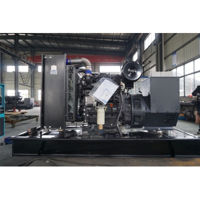 50kw上柴動力柴油發(fā)電機組-上柴動力4缸柴油機4HTAA4.3-G32柴油發(fā)電機組,缸徑/行程：105/124mm,柴油發(fā)電機組水冷發(fā)動機功率68KW,柴油發(fā)電機組配套馬拉松斯坦福發(fā)電機。廠價直銷歡迎選購：13773399855。